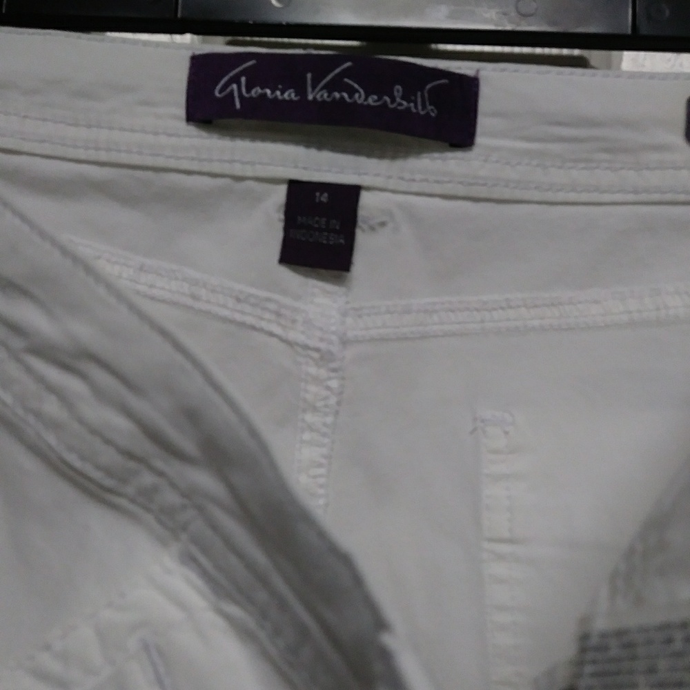 SOLD 7/20🌾  🌅White Runched Side Tie Capris - Picture 7 of 8